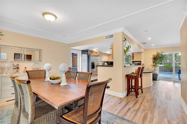 1610 W Sandpiper Cir, Pembroke Pines, FL 33026