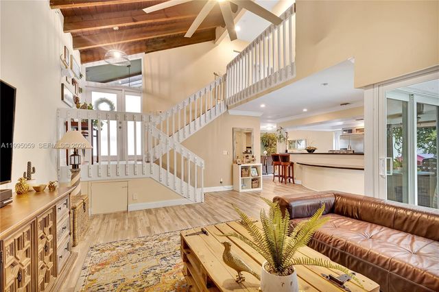 1610 W Sandpiper Cir, Pembroke Pines, FL 33026