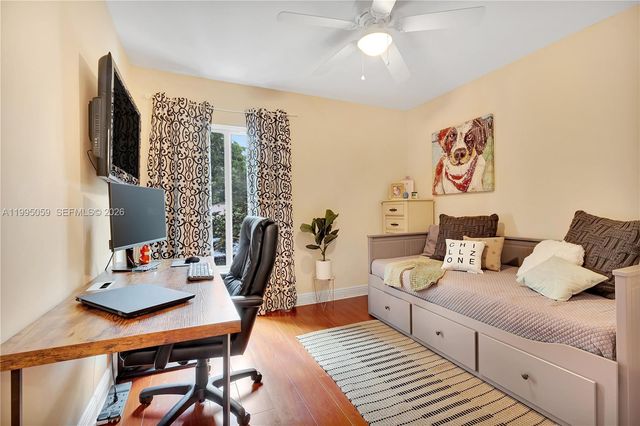 1610 W Sandpiper Cir, Pembroke Pines, FL 33026