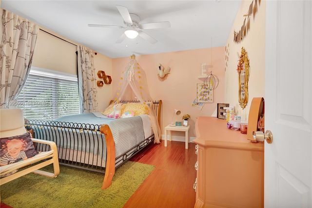 1610 W Sandpiper Cir, Pembroke Pines, FL 33026