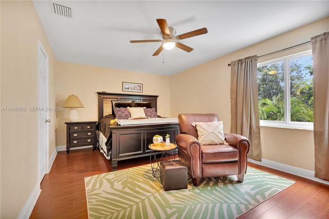 1610 W Sandpiper Cir, Pembroke Pines, FL 33026