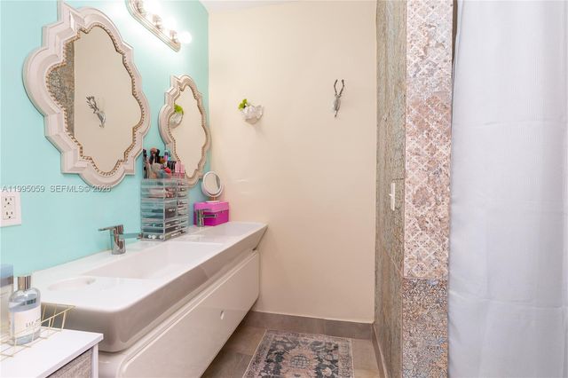 1610 W Sandpiper Cir, Pembroke Pines, FL 33026