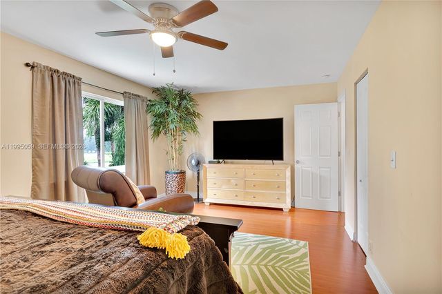 1610 W Sandpiper Cir, Pembroke Pines, FL 33026