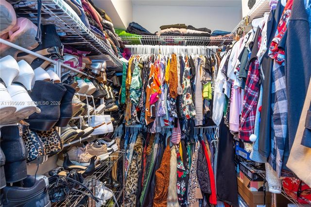 1610 W Sandpiper Cir, Pembroke Pines, FL 33026