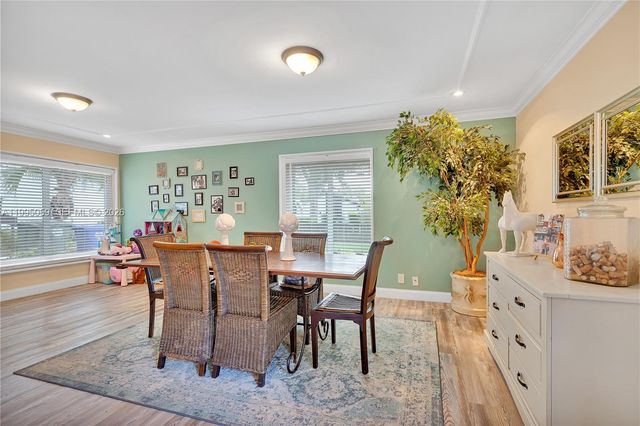 1610 W Sandpiper Cir, Pembroke Pines, FL 33026