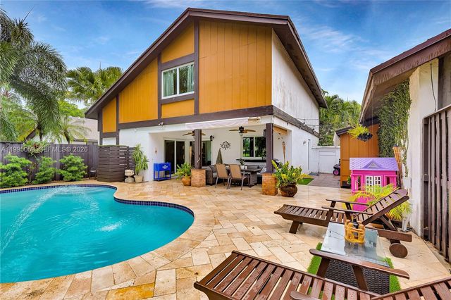 1610 W Sandpiper Cir, Pembroke Pines, FL 33026