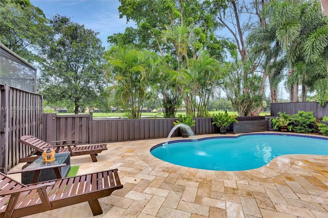 1610 W Sandpiper Cir, Pembroke Pines, FL 33026