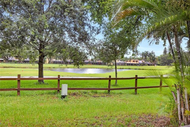 1610 W Sandpiper Cir, Pembroke Pines, FL 33026