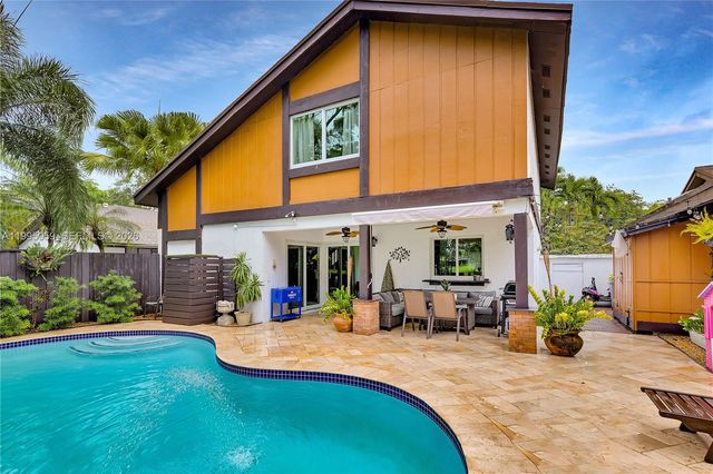 1610 W Sandpiper Cir, Pembroke Pines, FL 33026