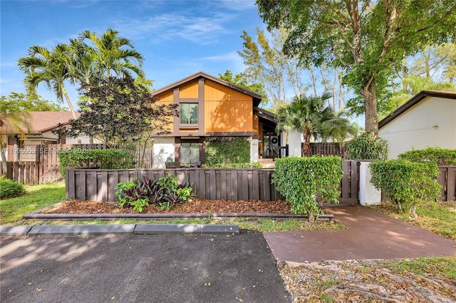 1610 W Sandpiper Cir, Pembroke Pines, FL 33026