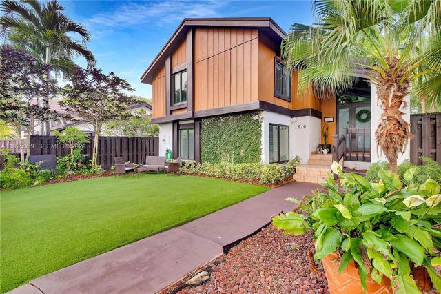 1610 W Sandpiper Cir, Pembroke Pines, FL 33026