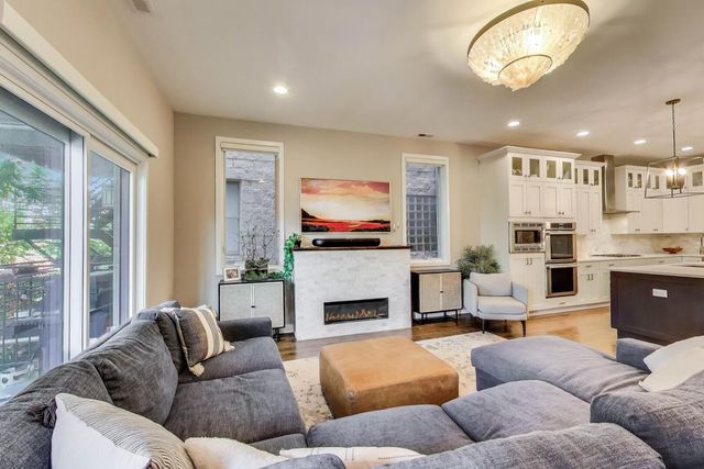 926 N Honore Street 2, Chicago, IL 60622