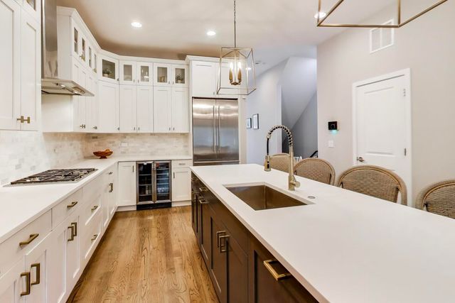 926 N Honore Street 2, Chicago, IL 60622