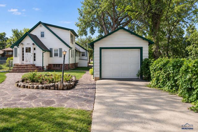 1919 EVERGREEN DR, Rapid City, SD 57702