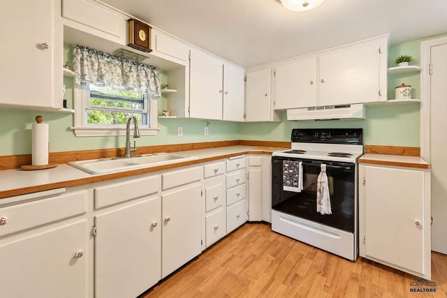 1919 EVERGREEN DR, Rapid City, SD 57702