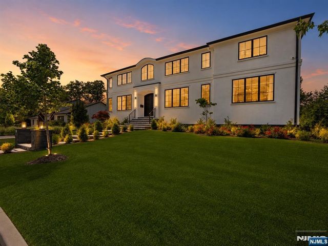14 Allison Drive, Englewood Cliffs, NJ 07632