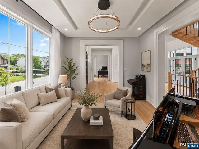 14 Allison Drive, Englewood Cliffs, NJ 07632