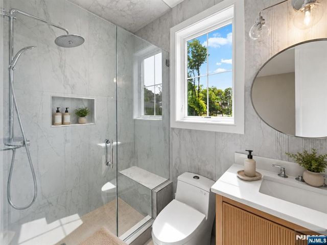 14 Allison Drive, Englewood Cliffs, NJ 07632