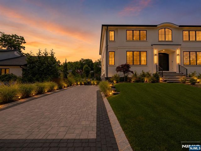14 Allison Drive, Englewood Cliffs, NJ 07632
