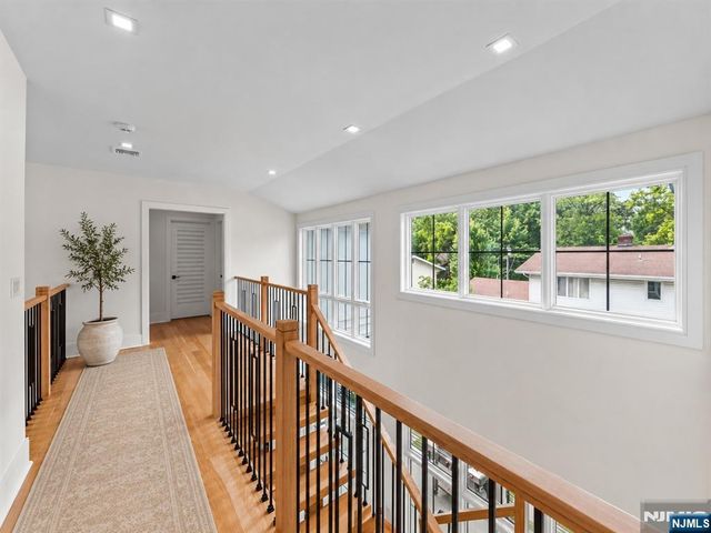 14 Allison Drive, Englewood Cliffs, NJ 07632