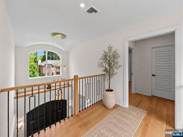 14 Allison Drive, Englewood Cliffs, NJ 07632