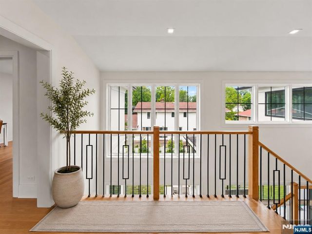 14 Allison Drive, Englewood Cliffs, NJ 07632