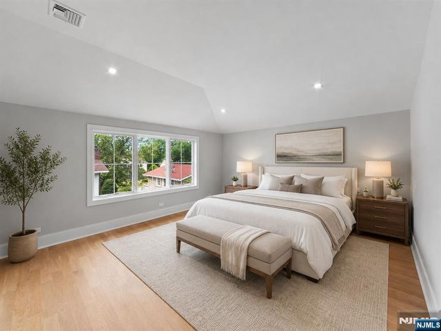 14 Allison Drive, Englewood Cliffs, NJ 07632