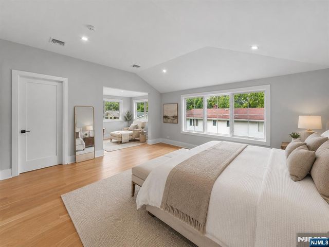 14 Allison Drive, Englewood Cliffs, NJ 07632
