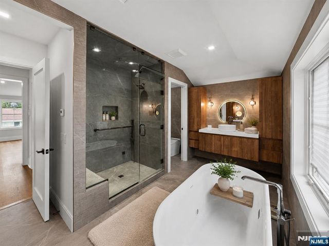 14 Allison Drive, Englewood Cliffs, NJ 07632