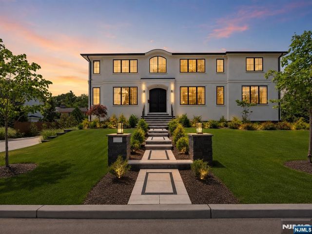 14 Allison Drive, Englewood Cliffs, NJ 07632