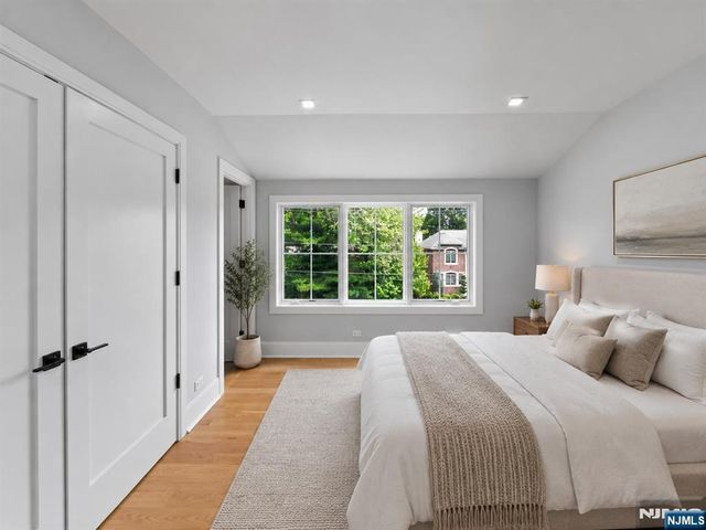 14 Allison Drive, Englewood Cliffs, NJ 07632