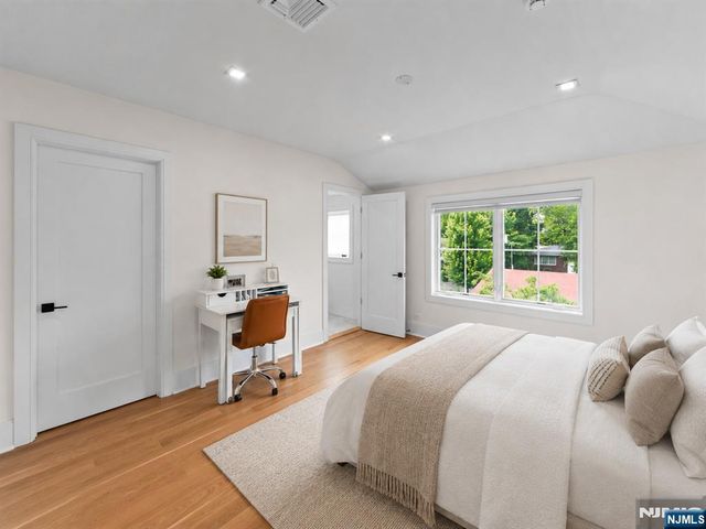 14 Allison Drive, Englewood Cliffs, NJ 07632