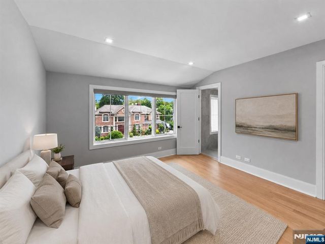 14 Allison Drive, Englewood Cliffs, NJ 07632