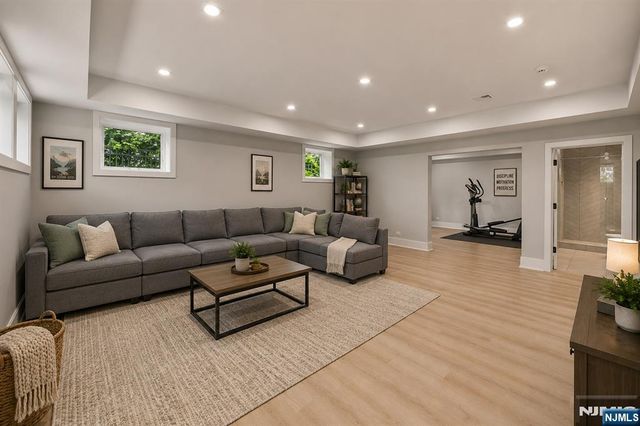 14 Allison Drive, Englewood Cliffs, NJ 07632