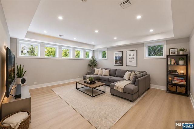 14 Allison Drive, Englewood Cliffs, NJ 07632