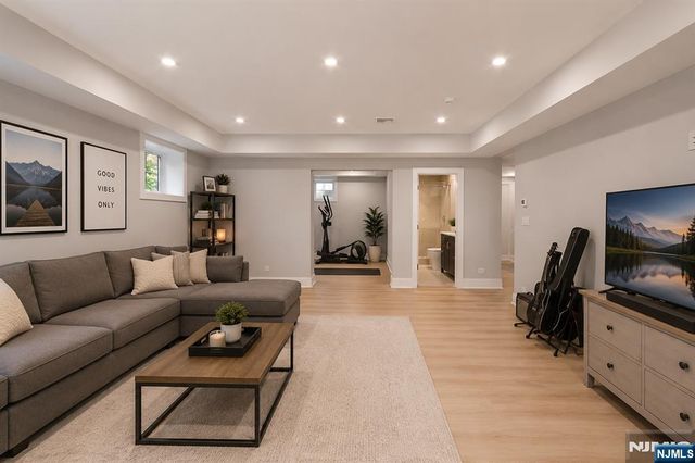 14 Allison Drive, Englewood Cliffs, NJ 07632