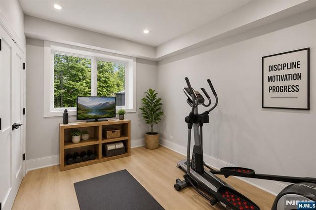14 Allison Drive, Englewood Cliffs, NJ 07632