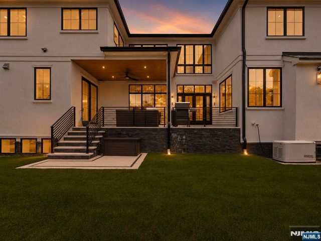 14 Allison Drive, Englewood Cliffs, NJ 07632