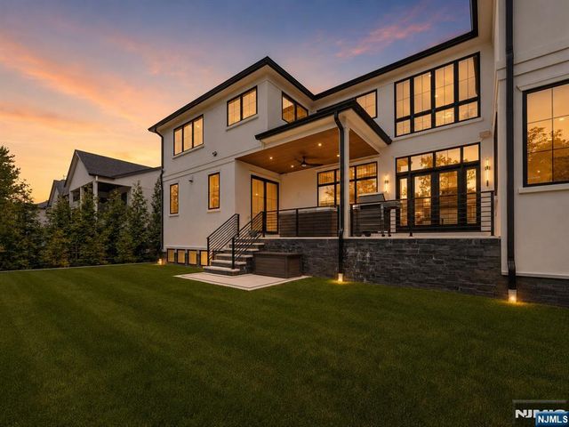 14 Allison Drive, Englewood Cliffs, NJ 07632