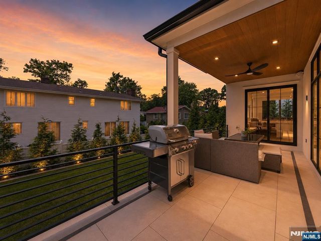 14 Allison Drive, Englewood Cliffs, NJ 07632