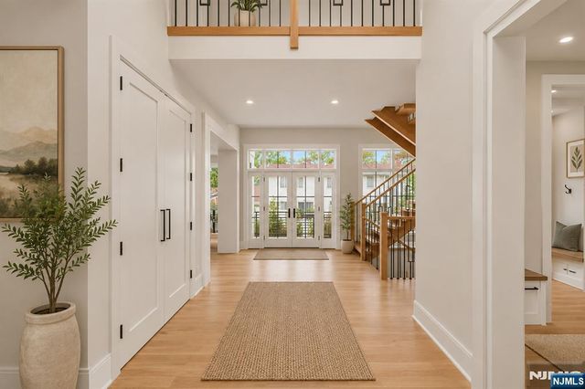 14 Allison Drive, Englewood Cliffs, NJ 07632