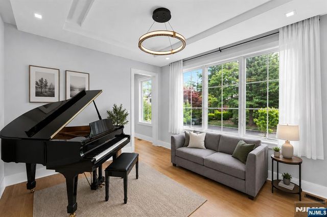 14 Allison Drive, Englewood Cliffs, NJ 07632