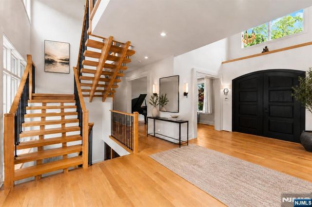 14 Allison Drive, Englewood Cliffs, NJ 07632