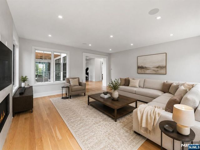 14 Allison Drive, Englewood Cliffs, NJ 07632