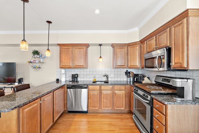 17 Robbins St 3-1, Waltham, MA 02453