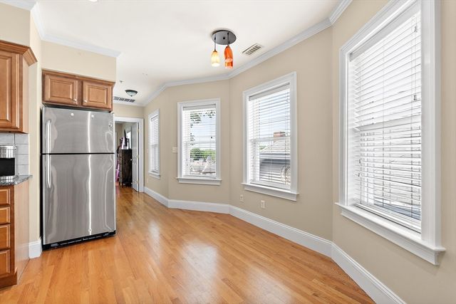 17 Robbins St 3-1, Waltham, MA 02453