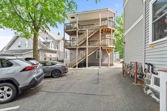 17 Robbins St 3-1, Waltham, MA 02453