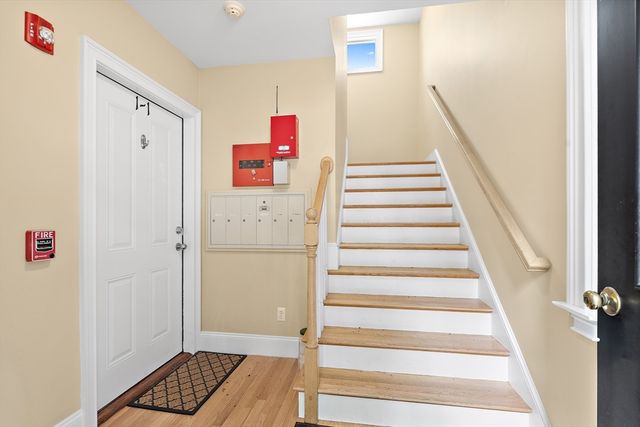 17 Robbins St 3-1, Waltham, MA 02453