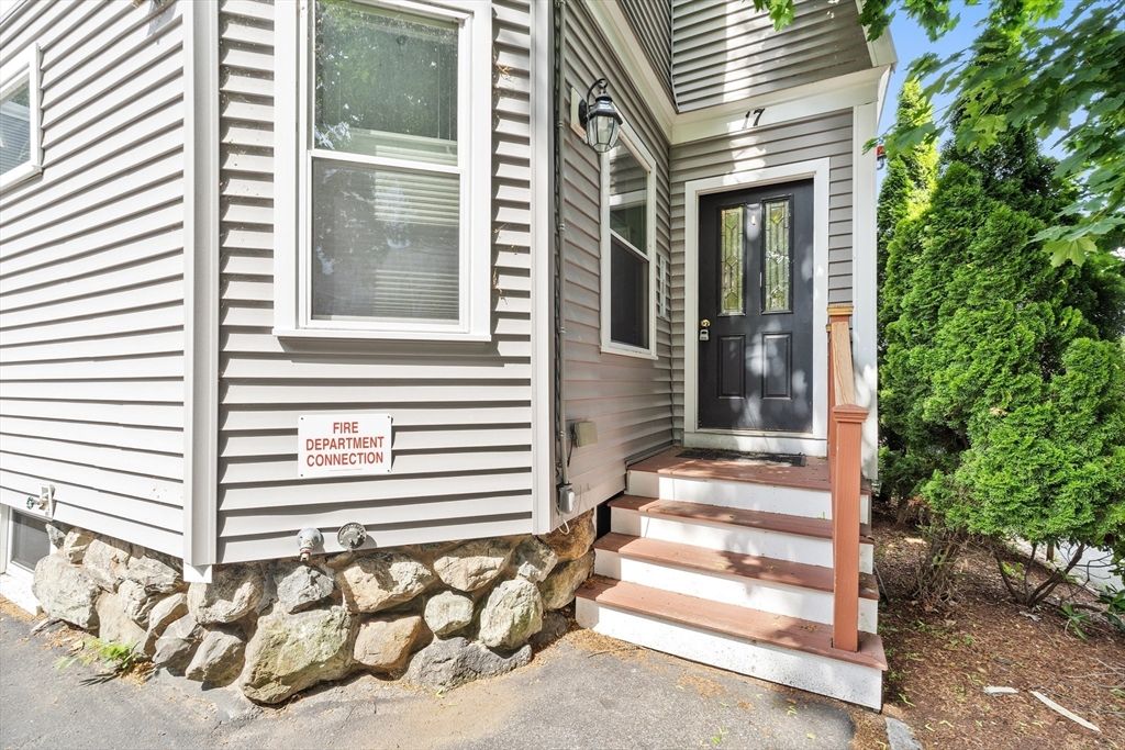 17 Robbins St 3-1, Waltham, MA 02453