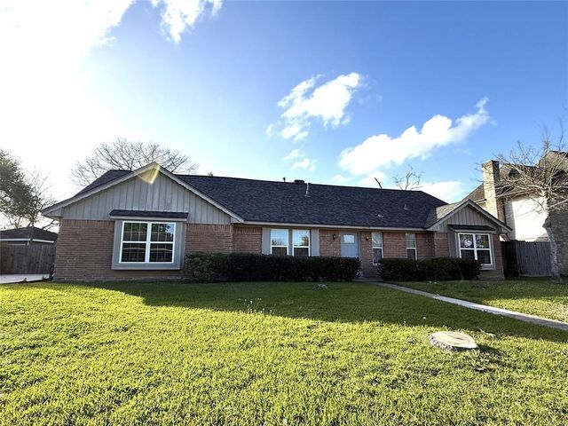 301 Old Bayou Drive, Dickinson, TX 77539